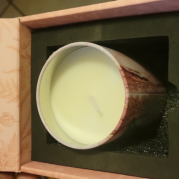 New in box lavender candle - Picture 5 of 10